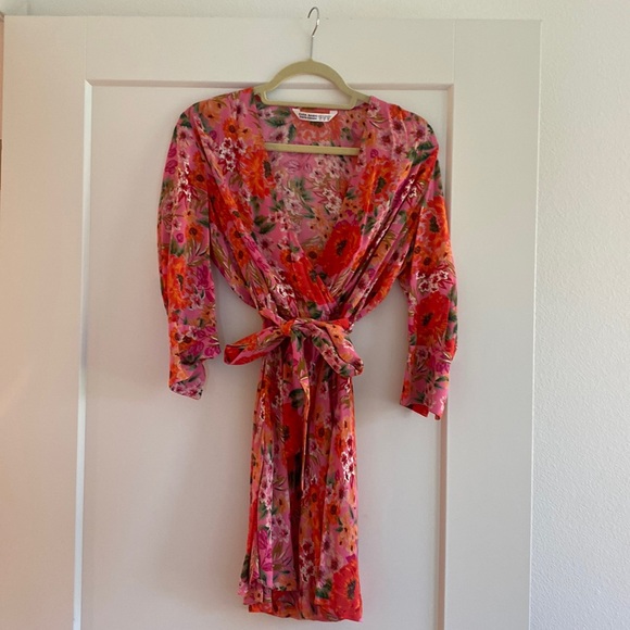 Zara Dresses & Skirts - Stunning floral dress with belt